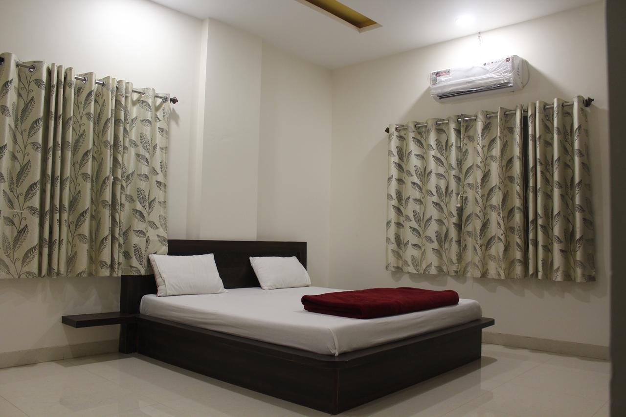 Hotel Radhika Inn Trimbak Exterior photo